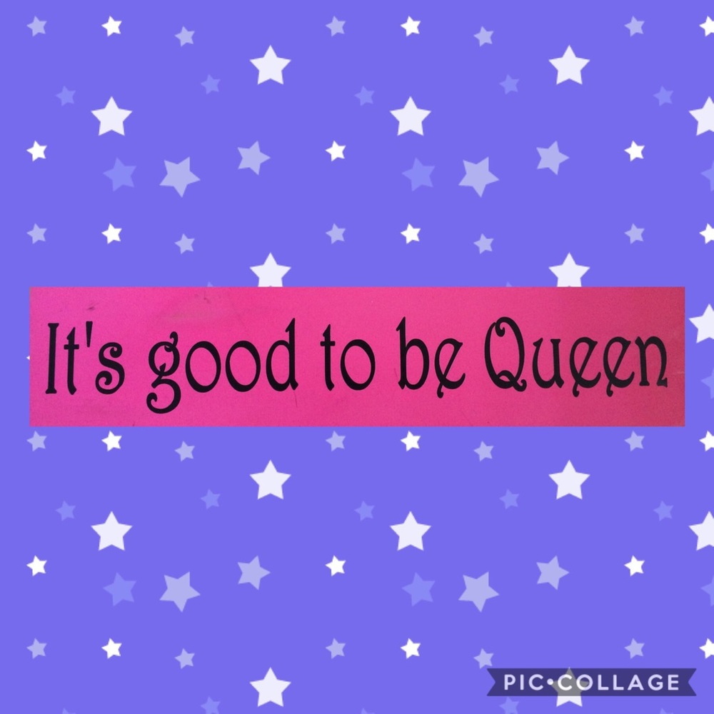 “It’s good to be queen” wooden wall art